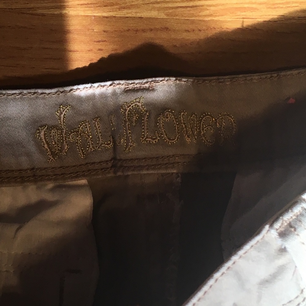 Shorts - Picture 2 of 4